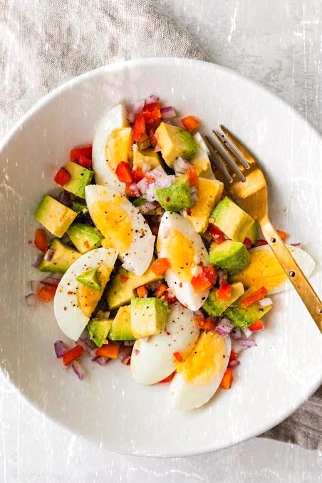 boiled egg with vegetables for weightloss